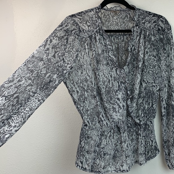 Guess semi sheer gray black snake print faux wrap deep V neck peplum blouse EUC - Picture 7 of 14